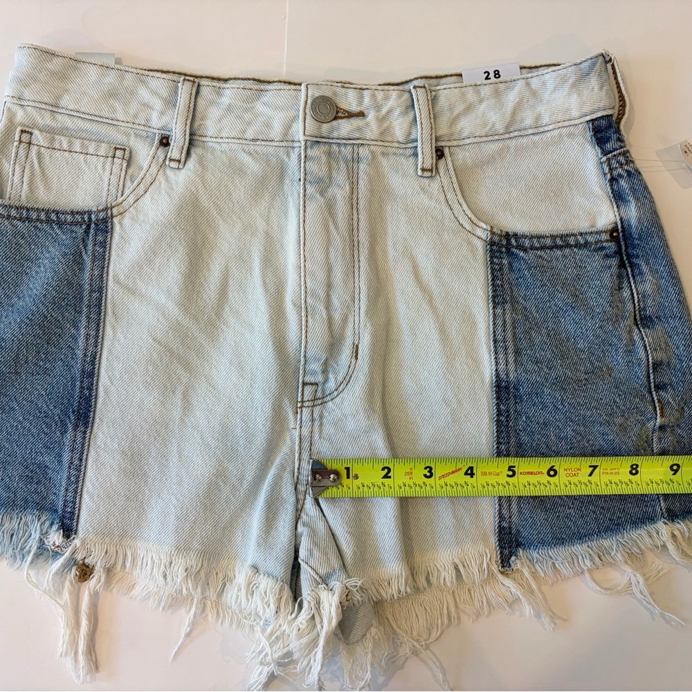 NWT Womens Two Tone Jeans Shorts Size 28